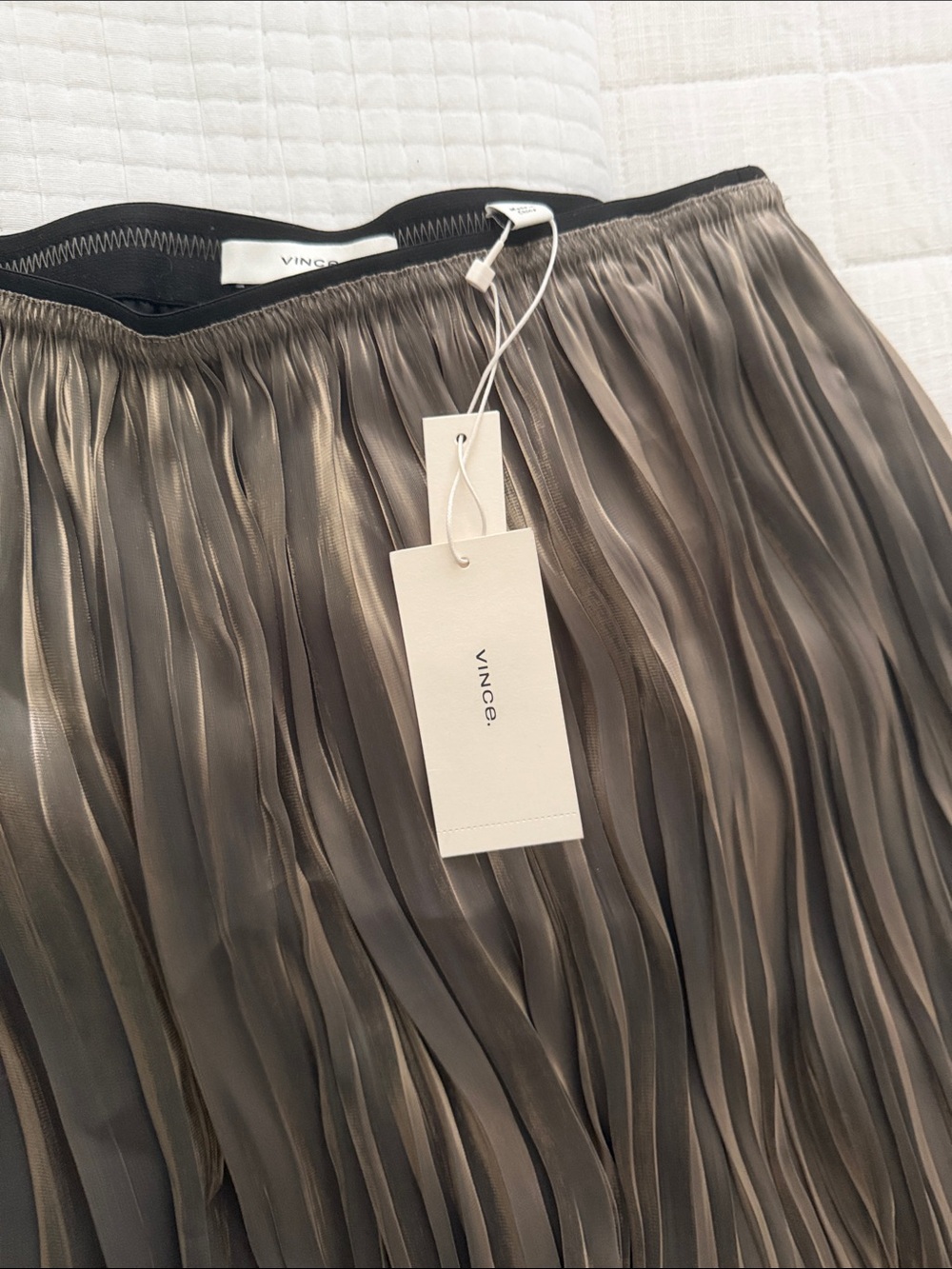 Vince Metallic Pleated shorts in Taupe Sheen